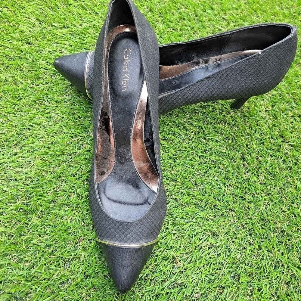 Calvin Klein Belino Black Pointed Toe Slip On Pump Size 7.5
